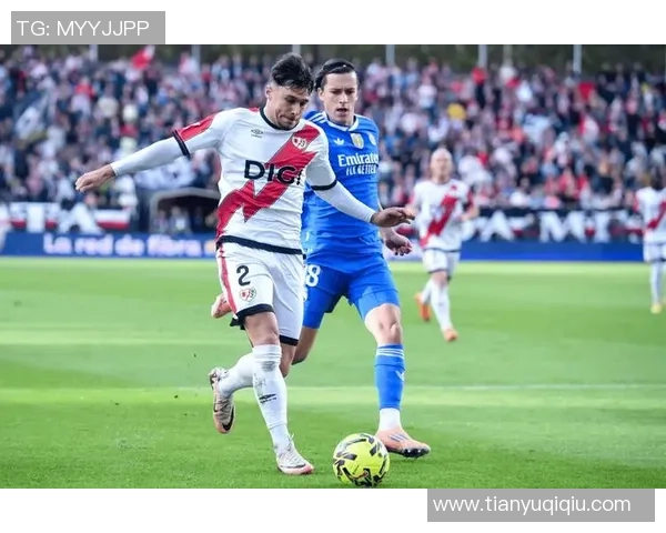 欧冠大战：皇马逆转那不勒斯引发转会风波全场沸腾