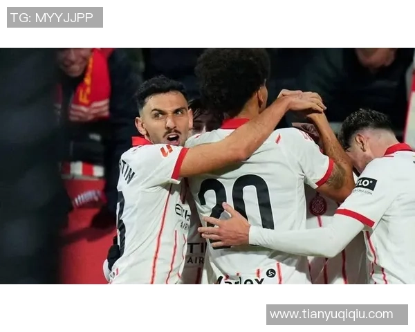 欧联杯激战皇马逆转曼联乌龙球成关键瞬间引发全场狂欢