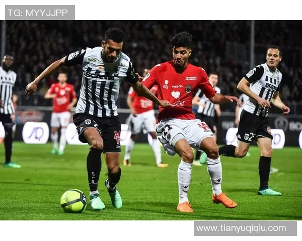 欧联杯精彩对决里昂与莱比锡激战成平局战术分析与绝杀瞬间回顾 欧联杯精彩对决里昂与莱比锡激战成平局战术分析与绝杀瞬间回顾